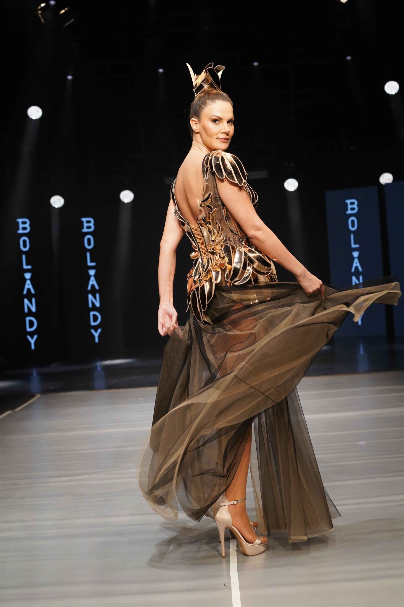 Anahita wing mirror-artwork gown